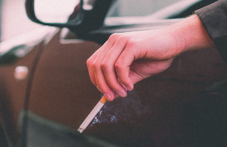 Tabacco aumento 40 centesimi per i fumatori
