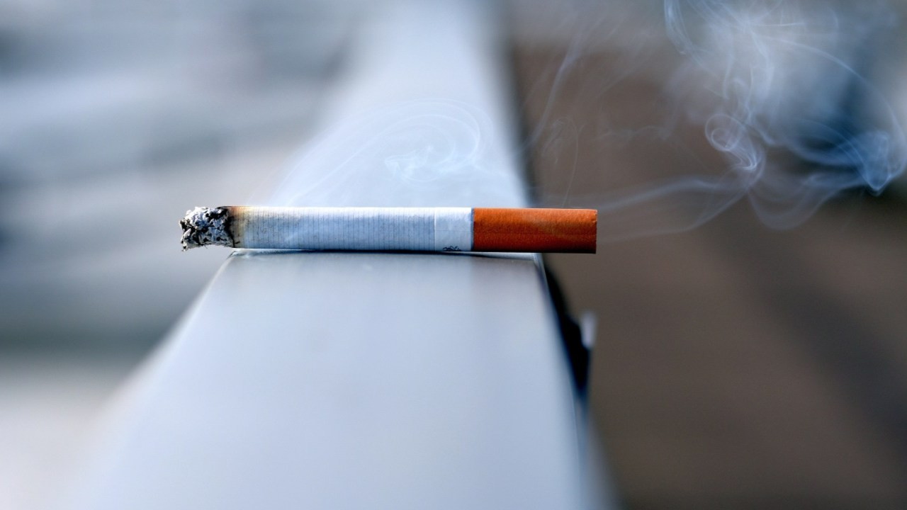 Tabacco aumento 40 centesimi per i fumatori