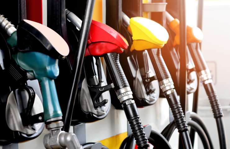 Cosa dice il decreto del Governo Meloni sui carburanti