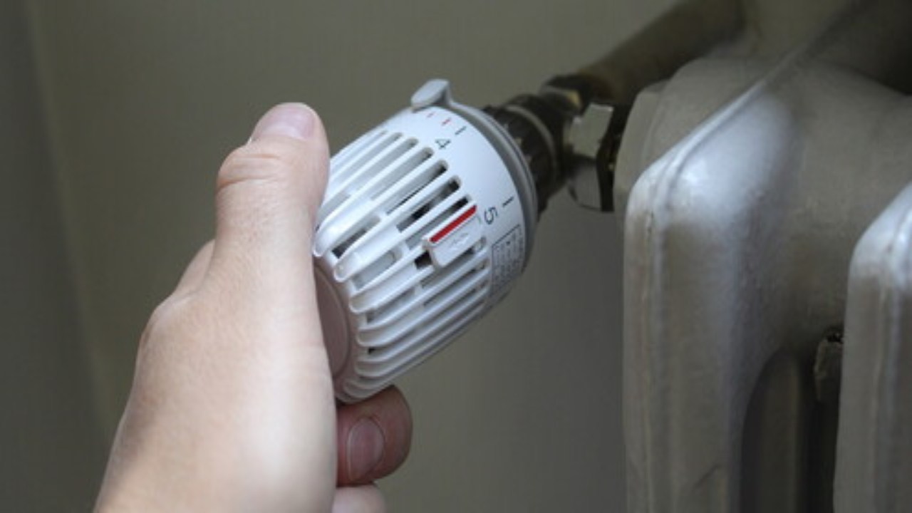 termosifoni accesi al minimo per molte ore