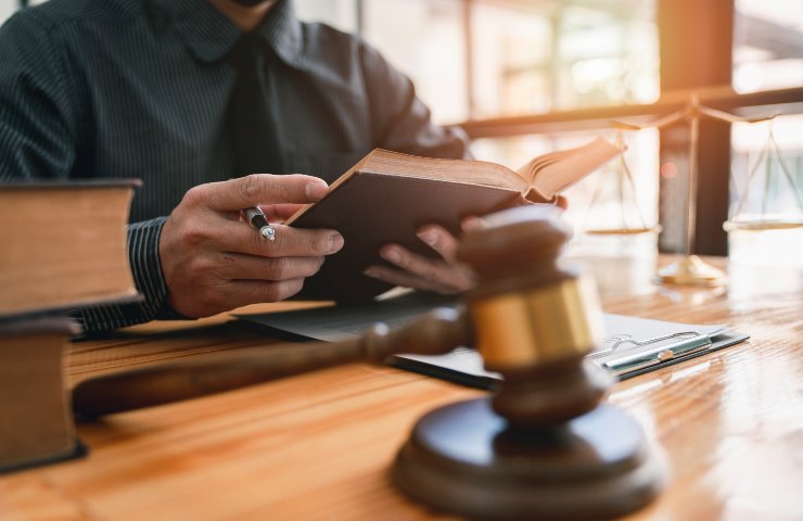 testamento falsificato cosa rischiano gli eredi