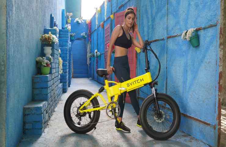 bicicletta elettronica casco