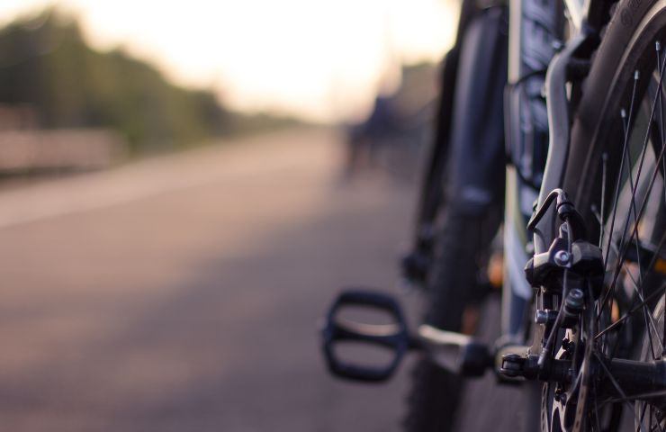 bicicletta elettronica casco