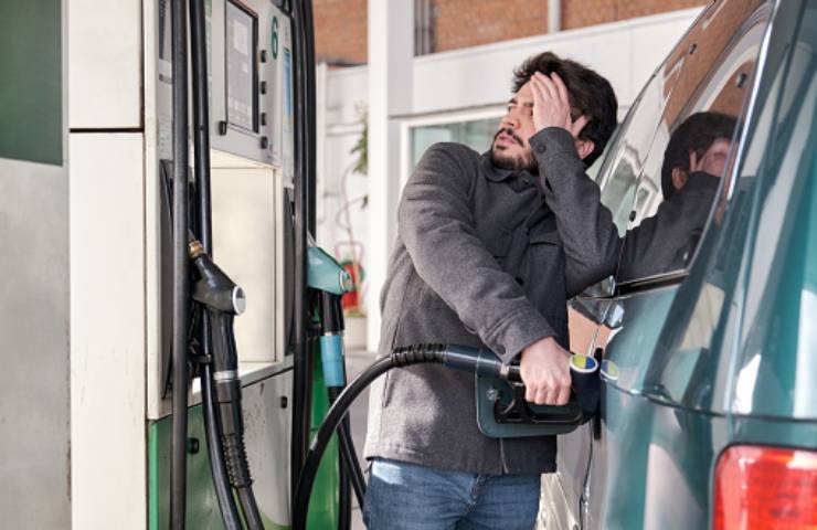 benzina esposizione prezzi medi obbligatori