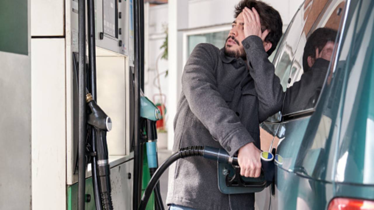 benzina aumento e obbligo esposizione prezzi medi