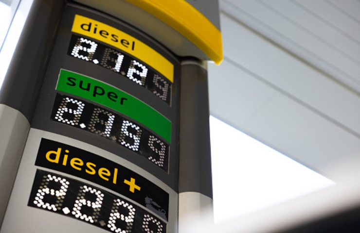 benzina esposizione prezzi medi obbligatori
