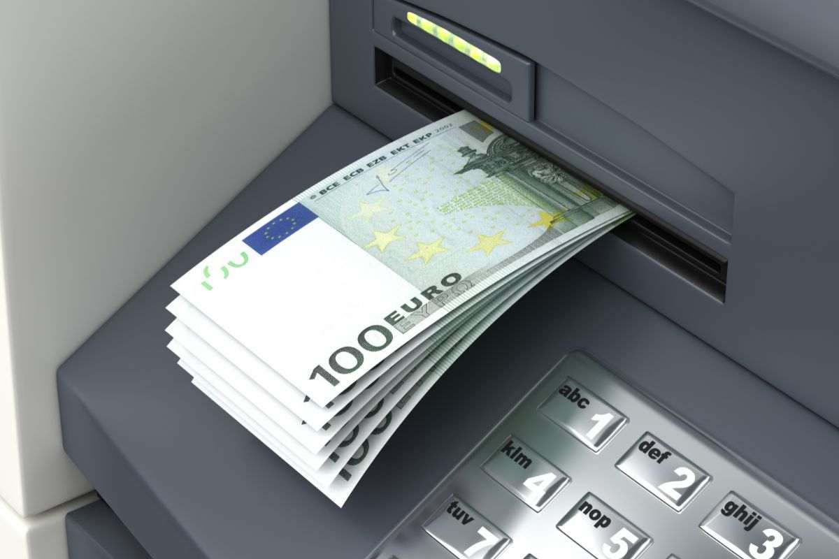 banconote da 100 euro bancomat
